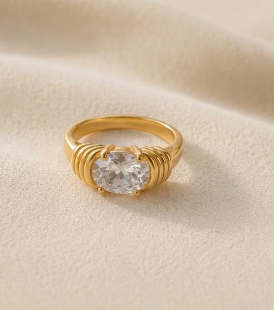 Maison Élyséa Naomi gold ring with white zircon centre stone, waterproof and tarnish-resistant jewellery