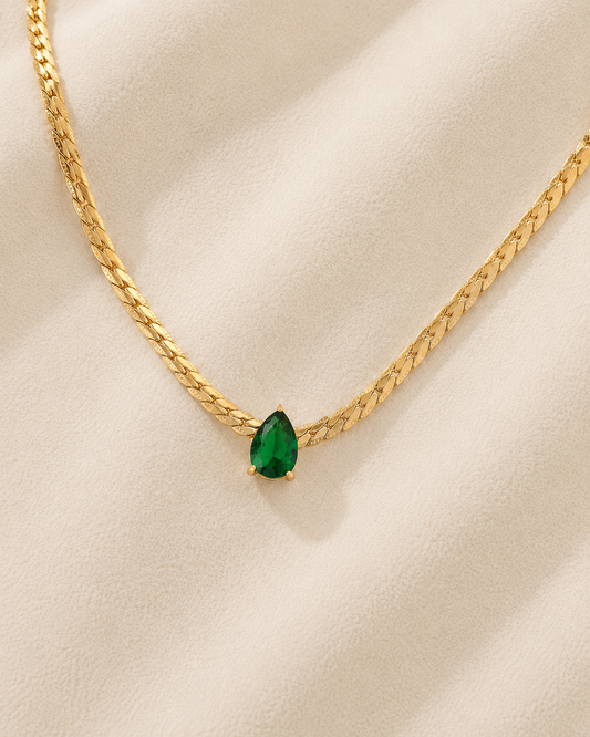 Maison Élyséa Vivienne gold necklace featuring an emerald green pear-cut zircon stone in a waterproof PVD stainless steel setting